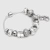 Stylisches Armband mit diversen Anhängern.