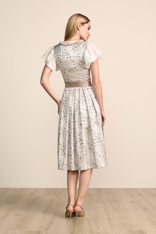 beige-Dirndl-Krueger-kaufen-2