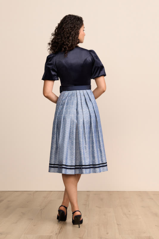 blau-Dirndl-Krueger-kaufen-2