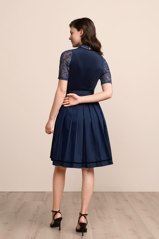 blau-Dirndl-Krueger-kaufen-2