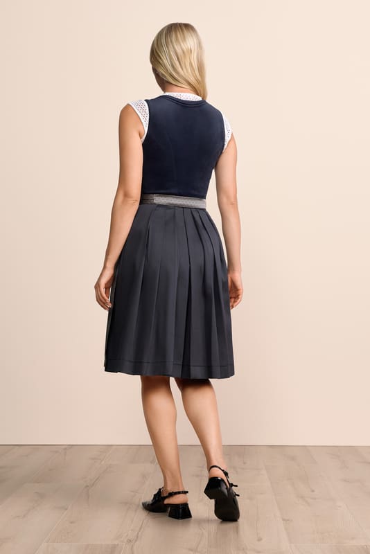 blau-Dirndl-Krueger-kaufen-2