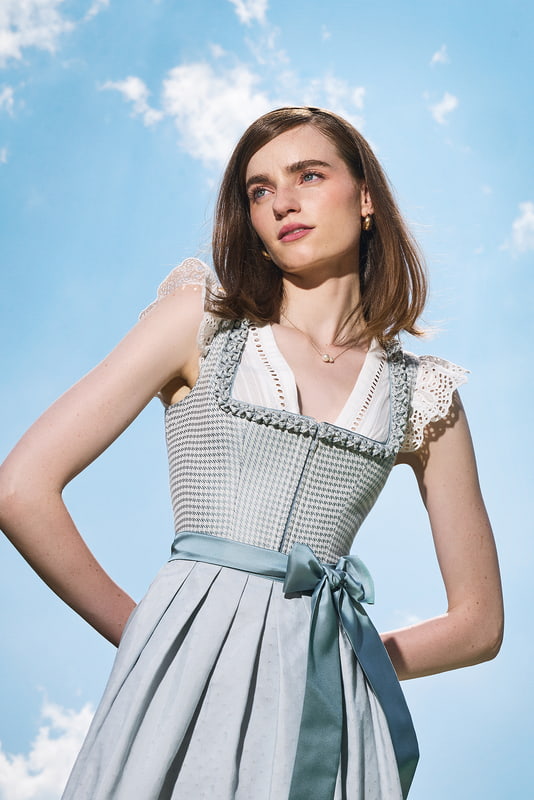 blau-Dirndl-Krueger-kaufen-3