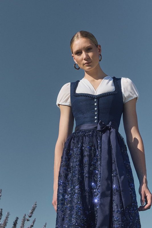 blau-Dirndl-Krueger-kaufen-3