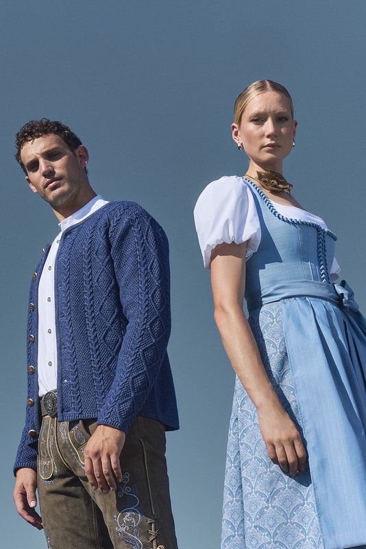 blau-Dirndl-Krueger-kaufen-3