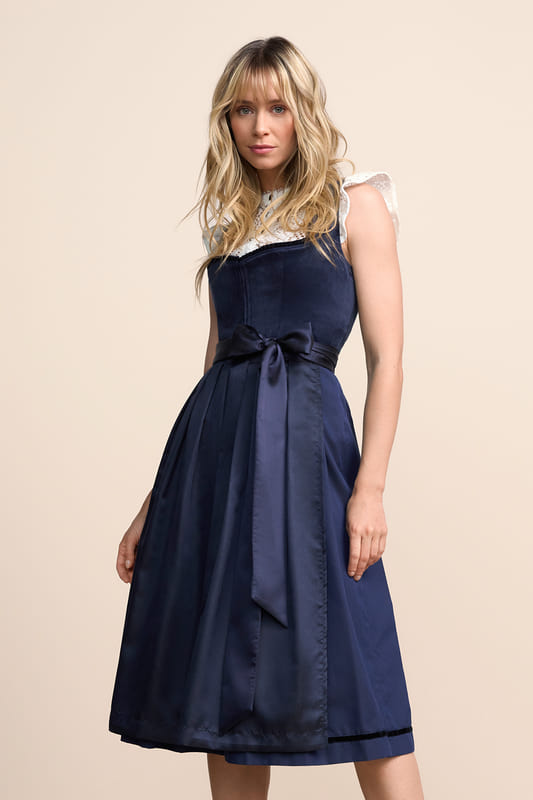 blau-Dirndl-Krueger-kaufen-4