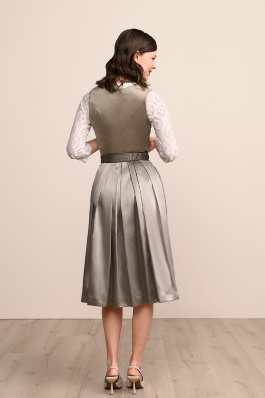 braun-Dirndl-Krueger-kaufen-2