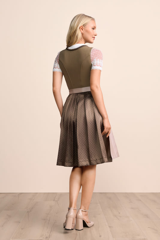 braun-Dirndl-Krueger-kaufen-2