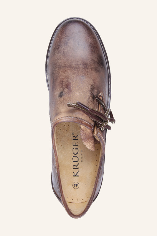 traditionelle Festschuhe