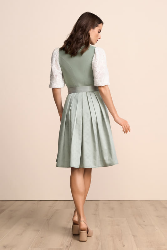 gruen-Dirndl-Krueger-kaufen-2