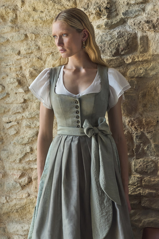 gruen-Dirndl-Krueger-kaufen-3